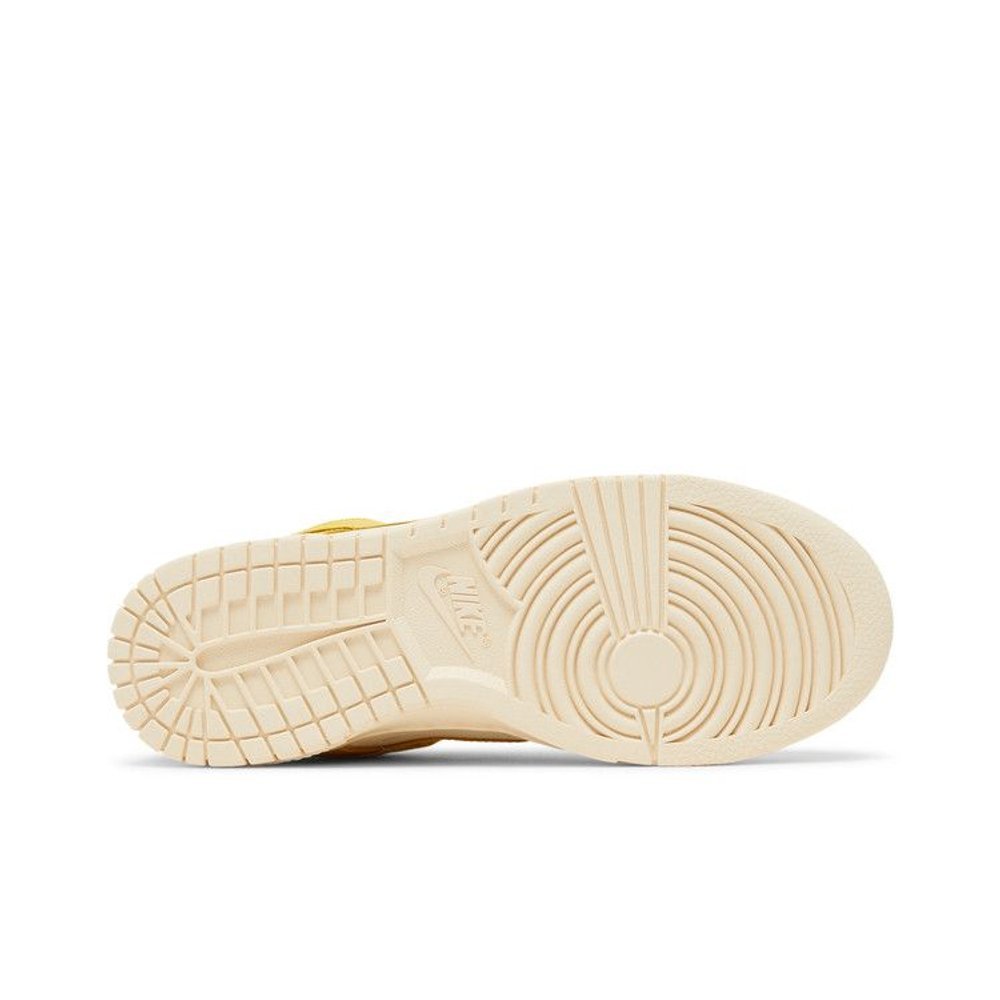 Nike Dunk Low LX Banana – zadní pohled | Purekickz