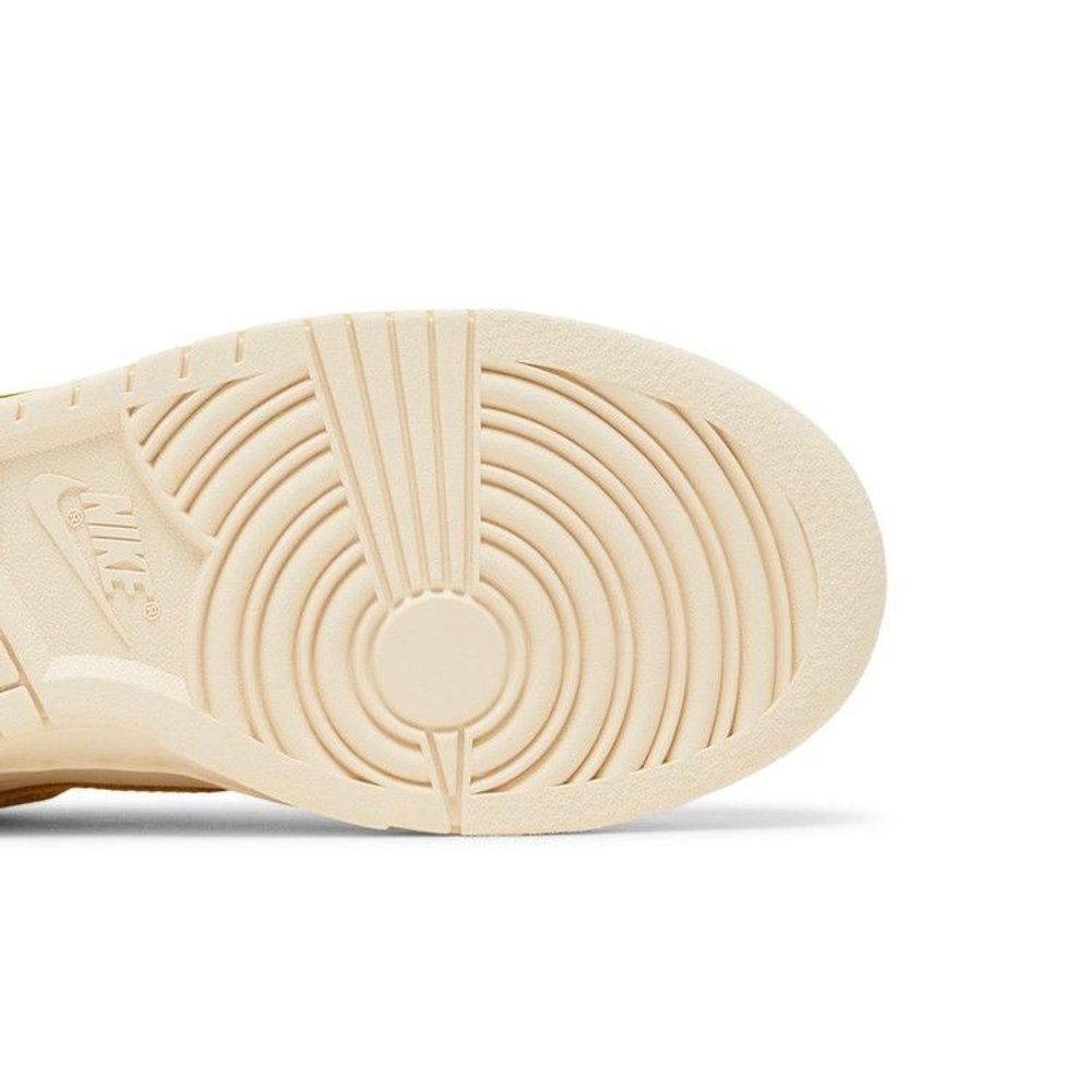 Nike Dunk Low LX Banana – pohled shora | Purekickz