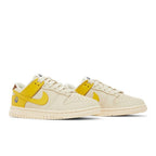 Nike Dunk Low LX Banana – lifestyle foto | Purekickz