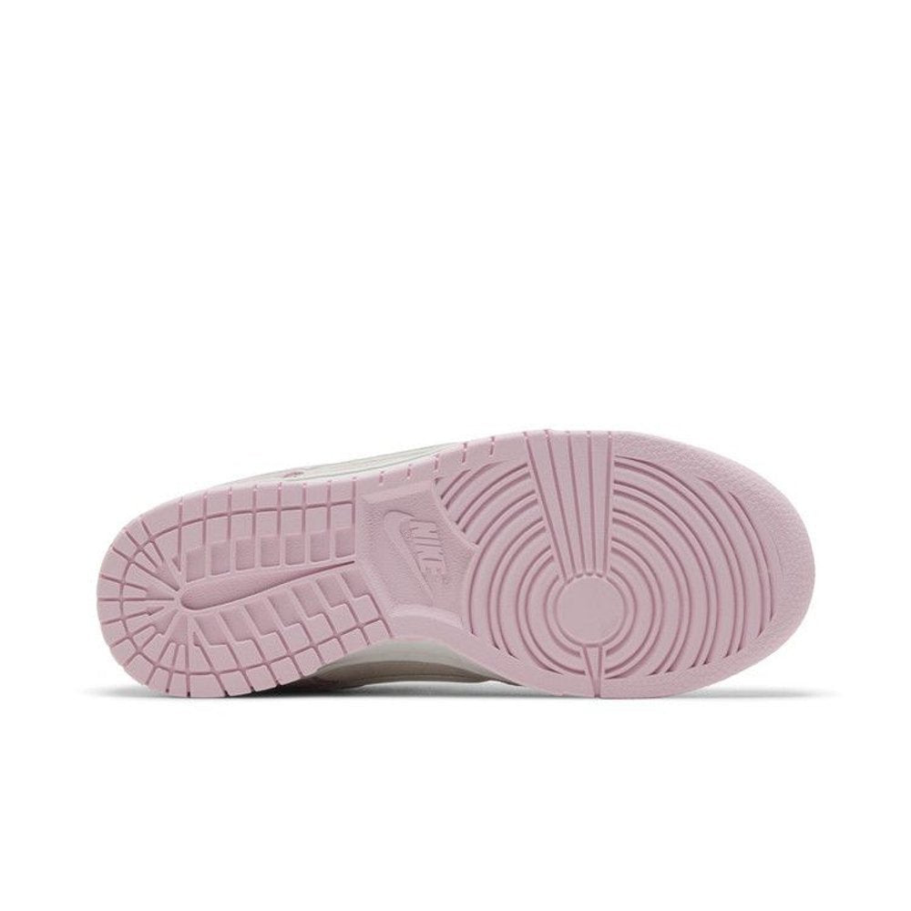 Nike Dunk Low LX Pink Foam – zadní pohled | Purekickz
