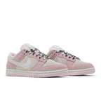 Nike Dunk Low LX Pink Foam – lifestyle foto | Purekickz