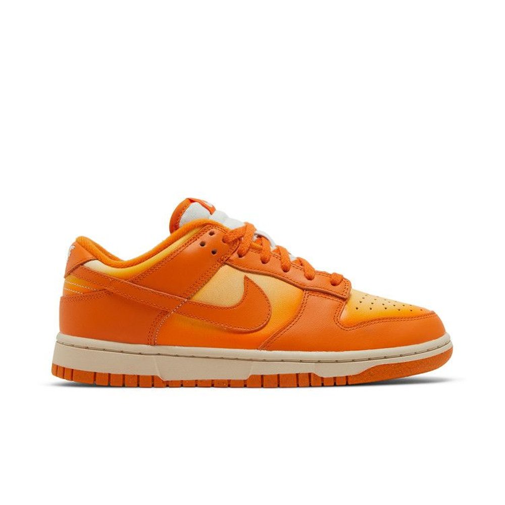 Nike Dunk Low Magma Orange (W) – boční pohled | Purekickz