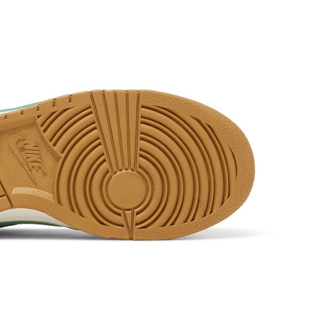 Nike Dunk Low Malachite University Gold (W) – pohled shora | Purekickz