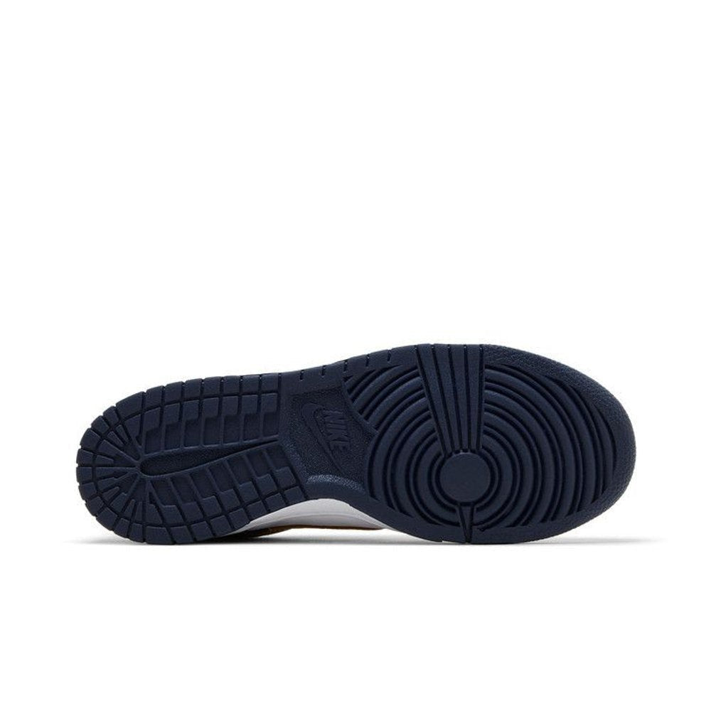 Nike Dunk Low Midnight Navy Wheat (GS) – zadní pohled | Purekickz