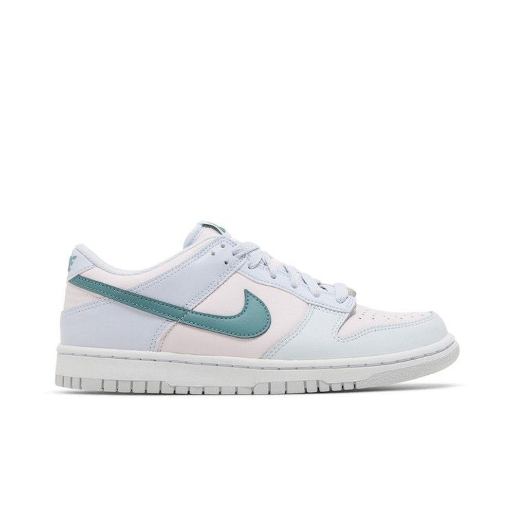 Nike Dunk Low Mineral Teal (GS) – boční pohled | Purekickz