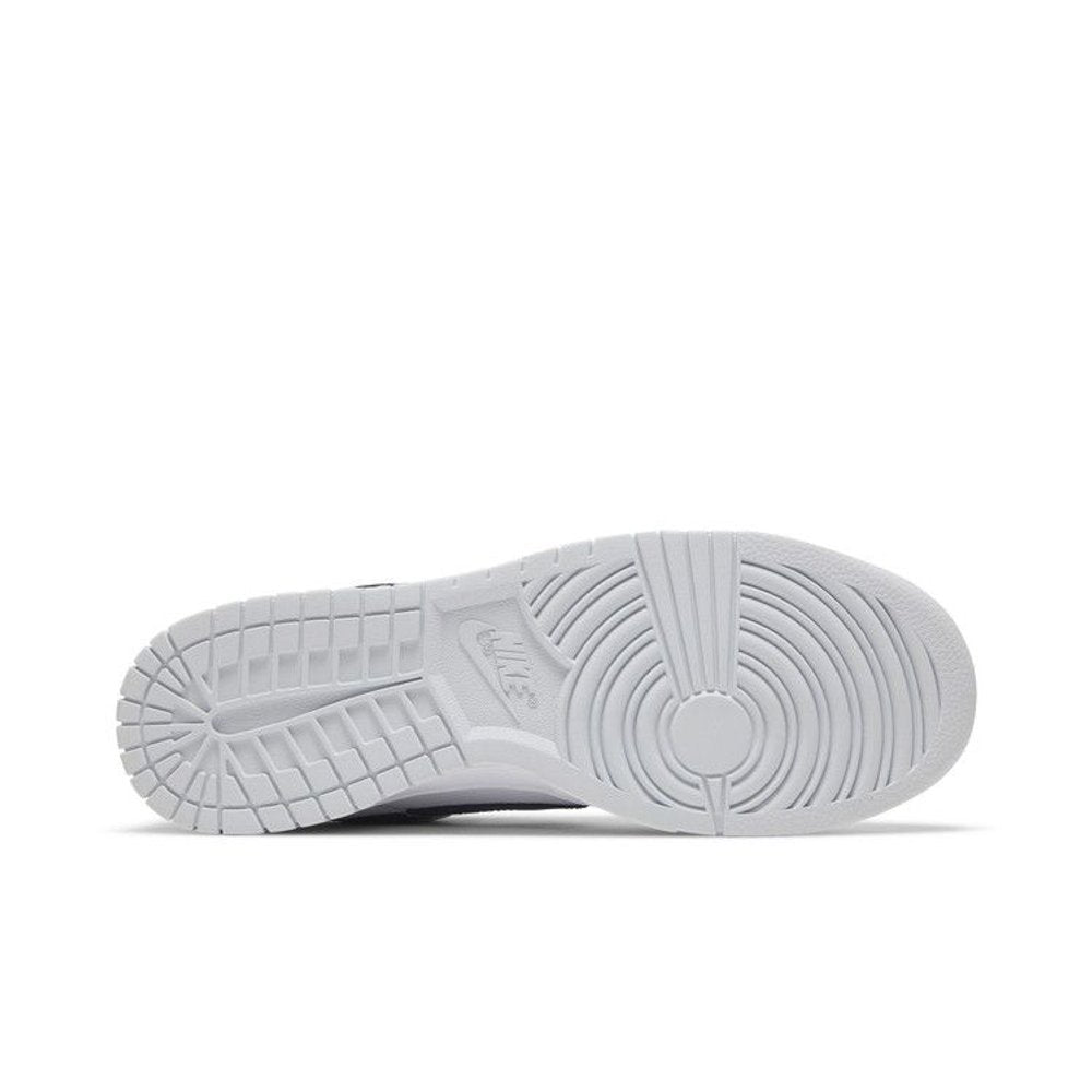 Nike Dunk Low Mini Swoosh Grey – zadní pohled | Purekickz