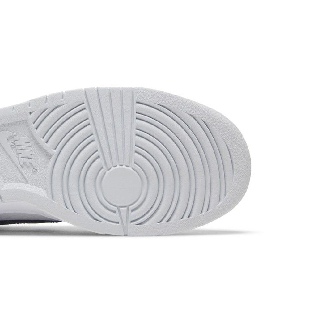 Nike Dunk Low Mini Swoosh Grey – pohled shora | Purekickz