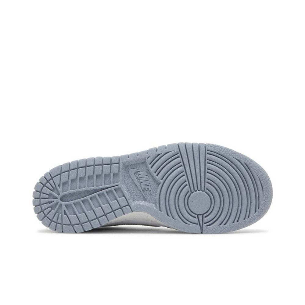 Nike Dunk Low Next Nature Blue Whisper Iridescent (GS) – zadní pohled | Purekickz