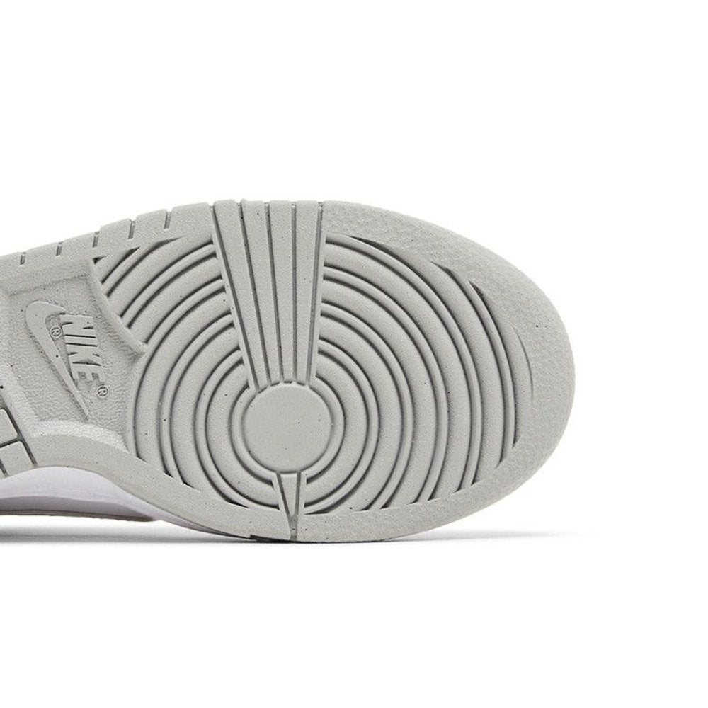 Nike Dunk Low Next Nature Light Smoke Grey (W) – pohled shora | Purekickz