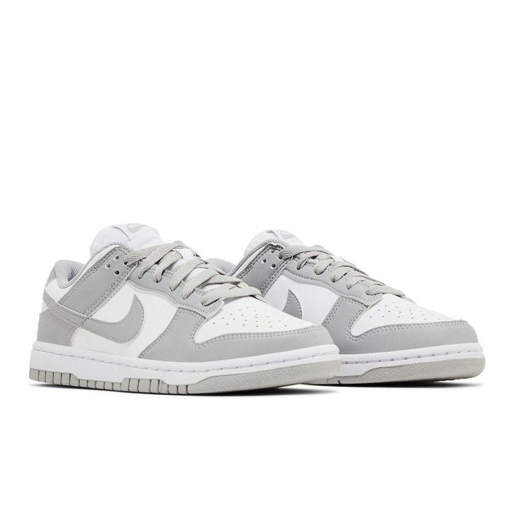 Nike Dunk Low Next Nature Light Smoke Grey (W) – lifestyle foto | Purekickz