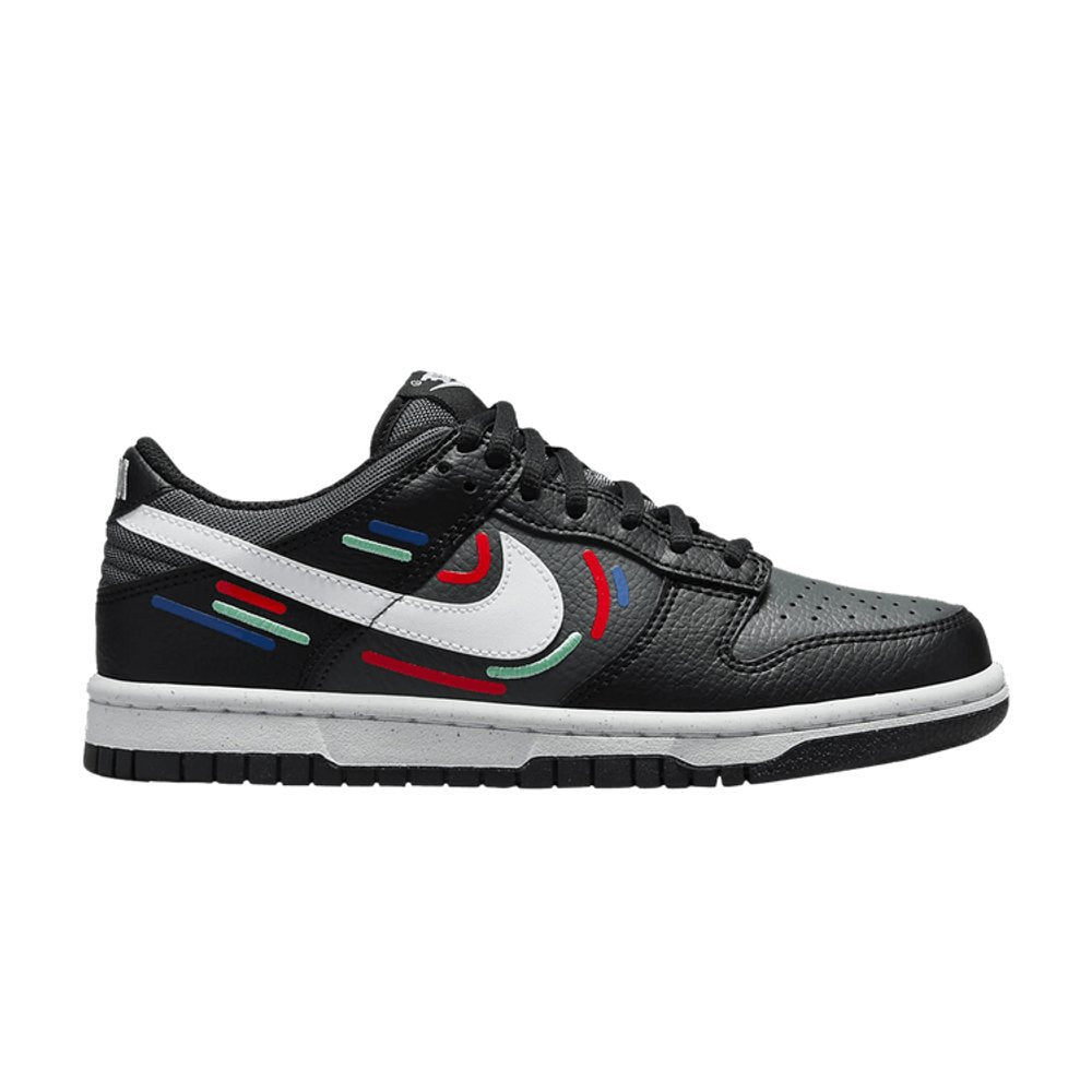 Nike Dunk Low Next Nature Marker Swoosh (GS) – boční pohled | Purekickz