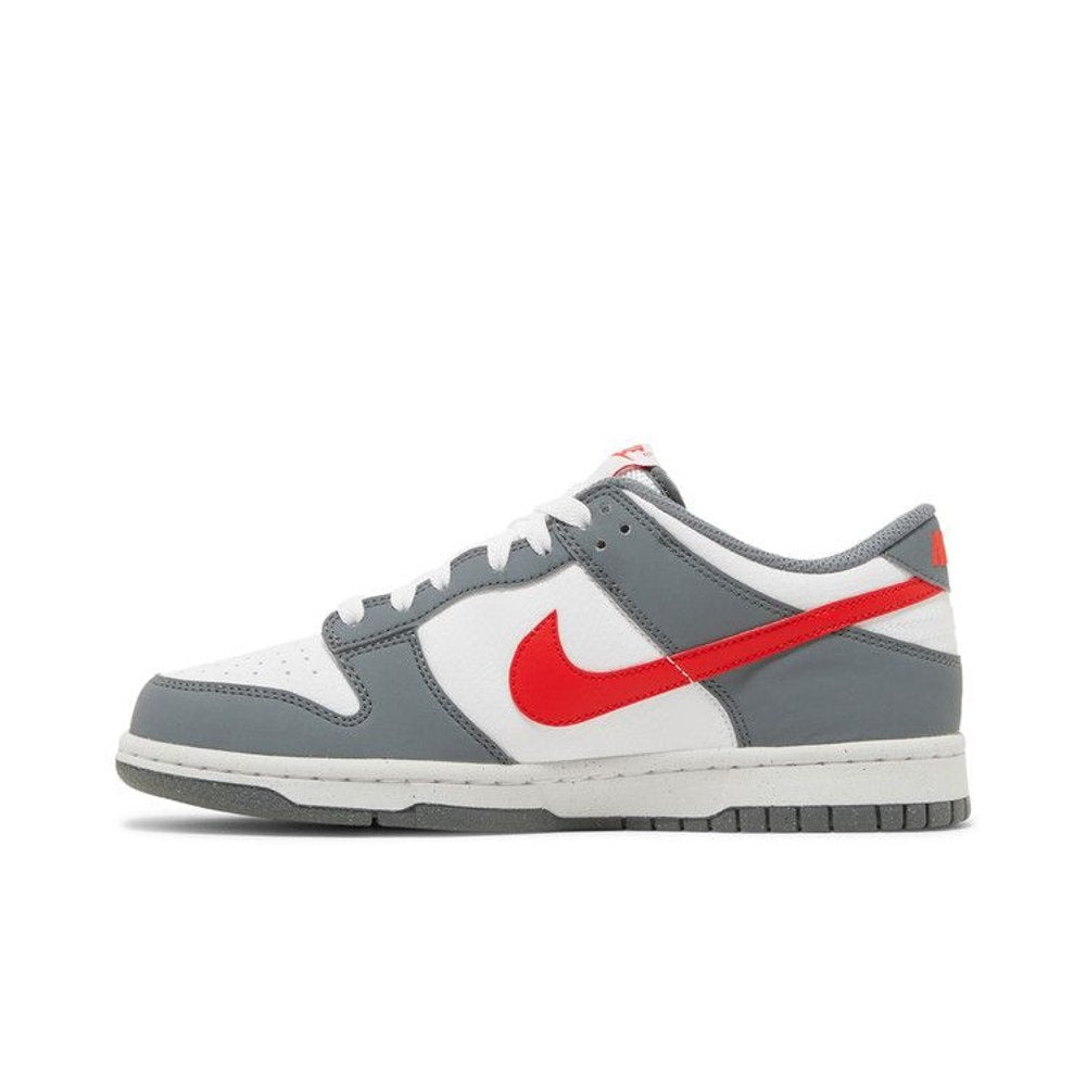 Nike Dunk Low Next Nature Smoke Grey Light Crimson (GS) – hlavní pohled | Purekickz