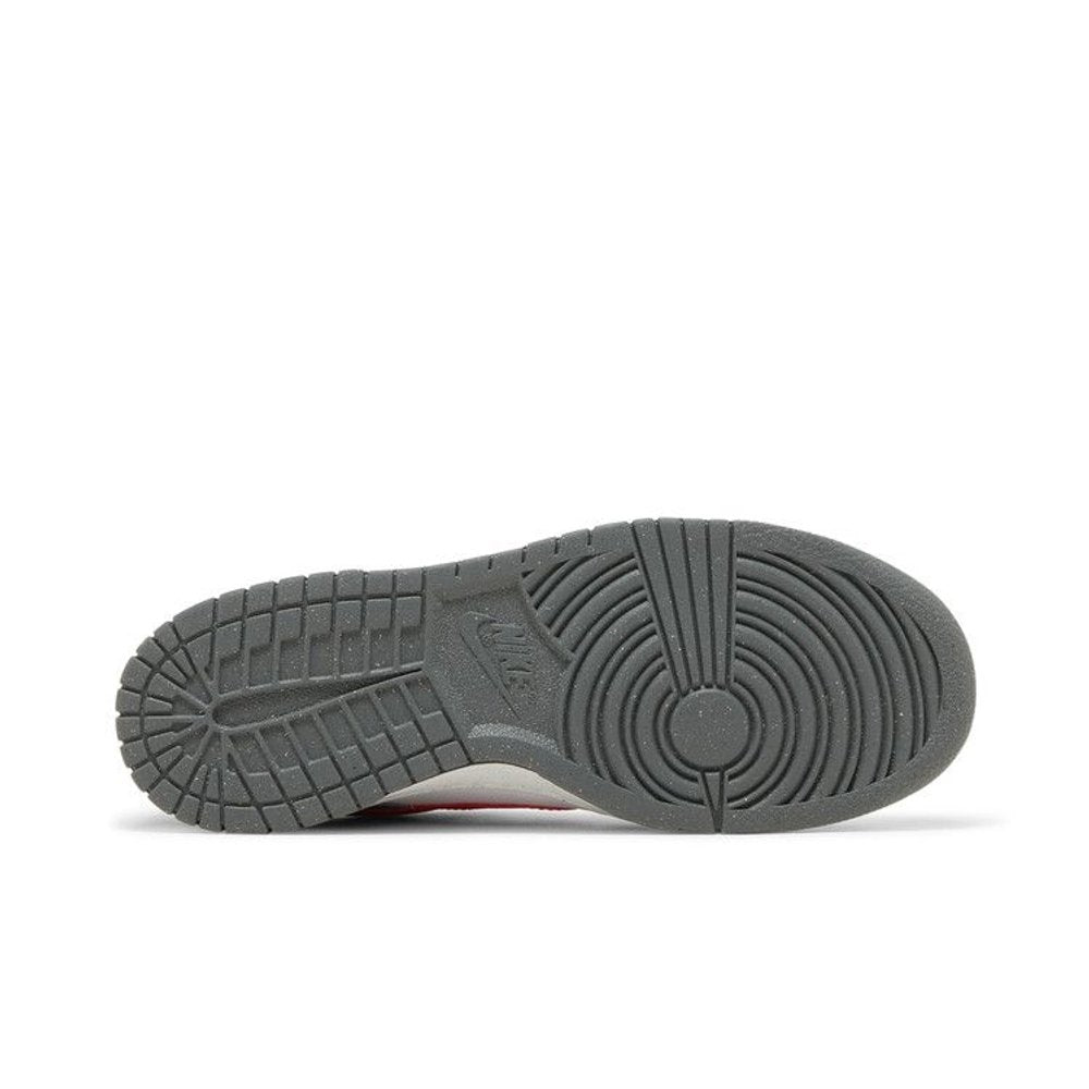Nike Dunk Low Next Nature Smoke Grey Light Crimson (GS) – zadní pohled | Purekickz