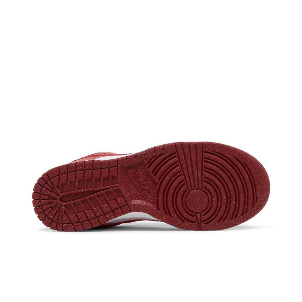 Nike Dunk Low Next Nature White Gym Red – zadní pohled | Purekickz