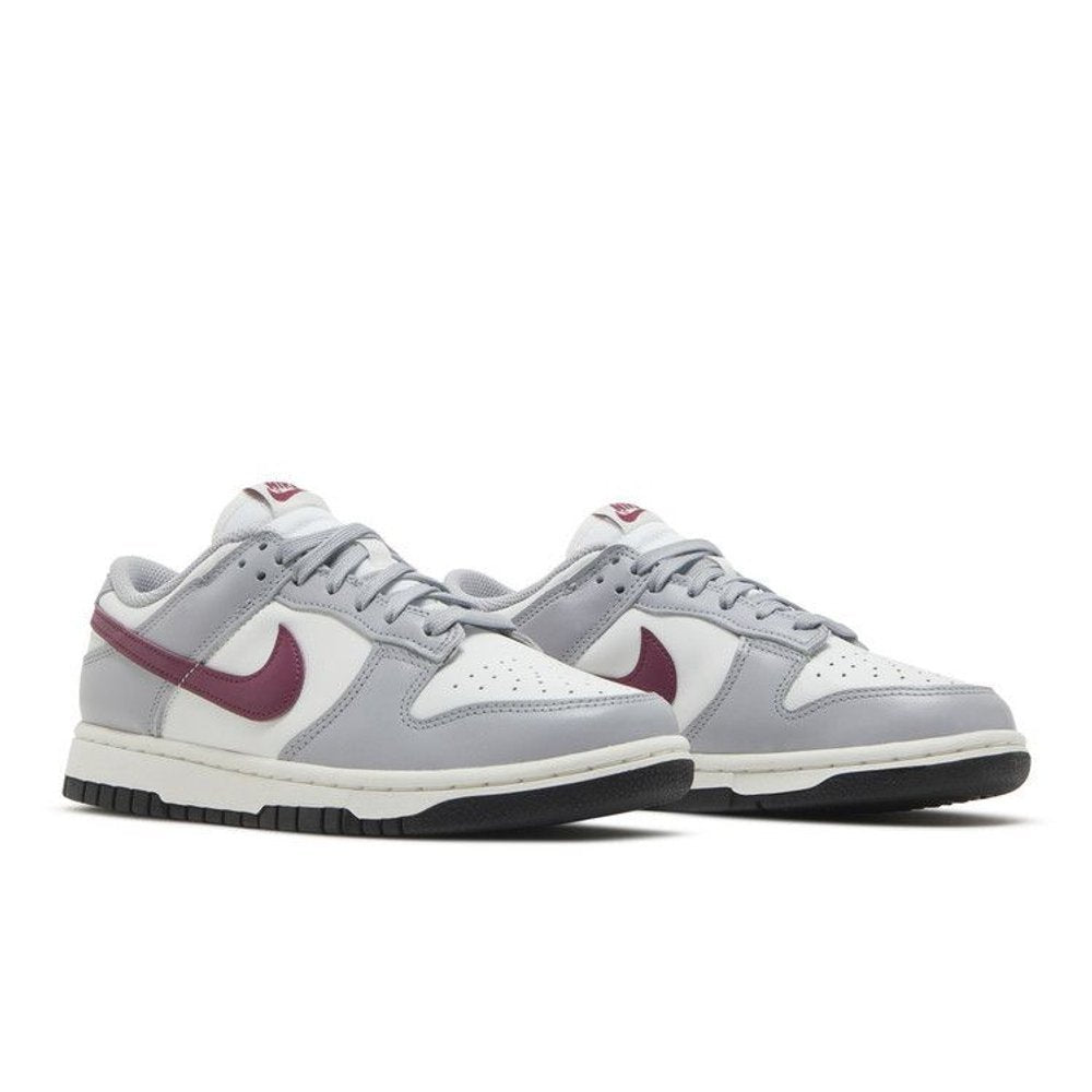 Nike Dunk Low Pale Ivory Redwood – lifestyle foto | Purekickz
