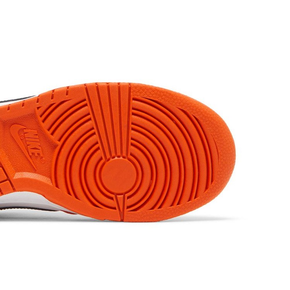 Nike Dunk Low Patent Halloween (2022) (W) – pohled shora | Purekickz