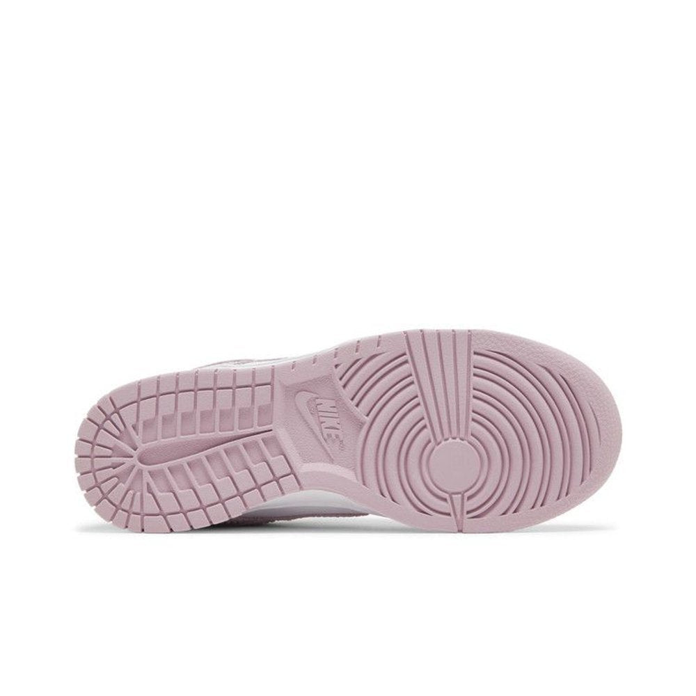 Nike Dunk Low Pink Corduroy – zadní pohled | Purekickz