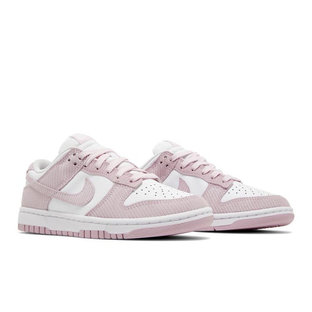 Nike Dunk Low Pink Corduroy – lifestyle foto | Purekickz