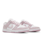 Nike Dunk Low Pink Corduroy – lifestyle foto | Purekickz
