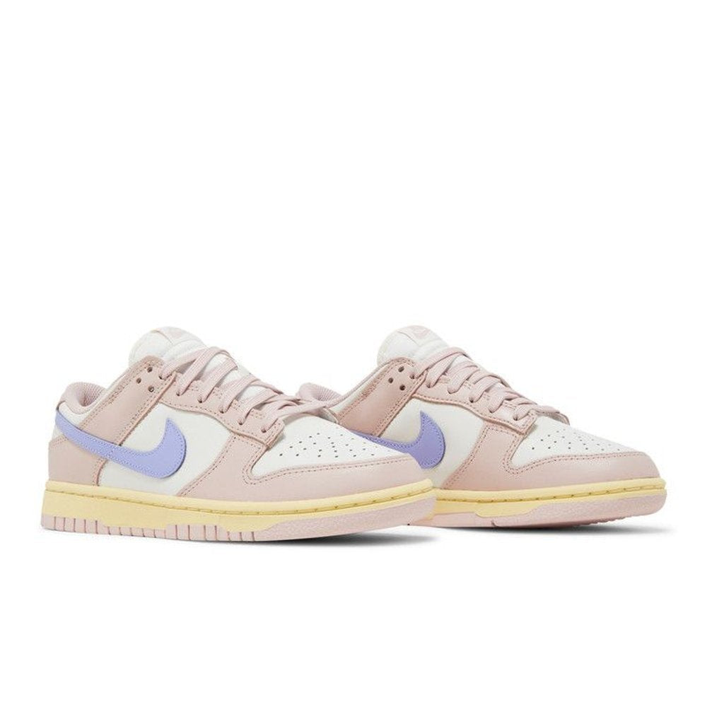 Nike Dunk Low Pink Oxford – lifestyle foto | Purekickz
