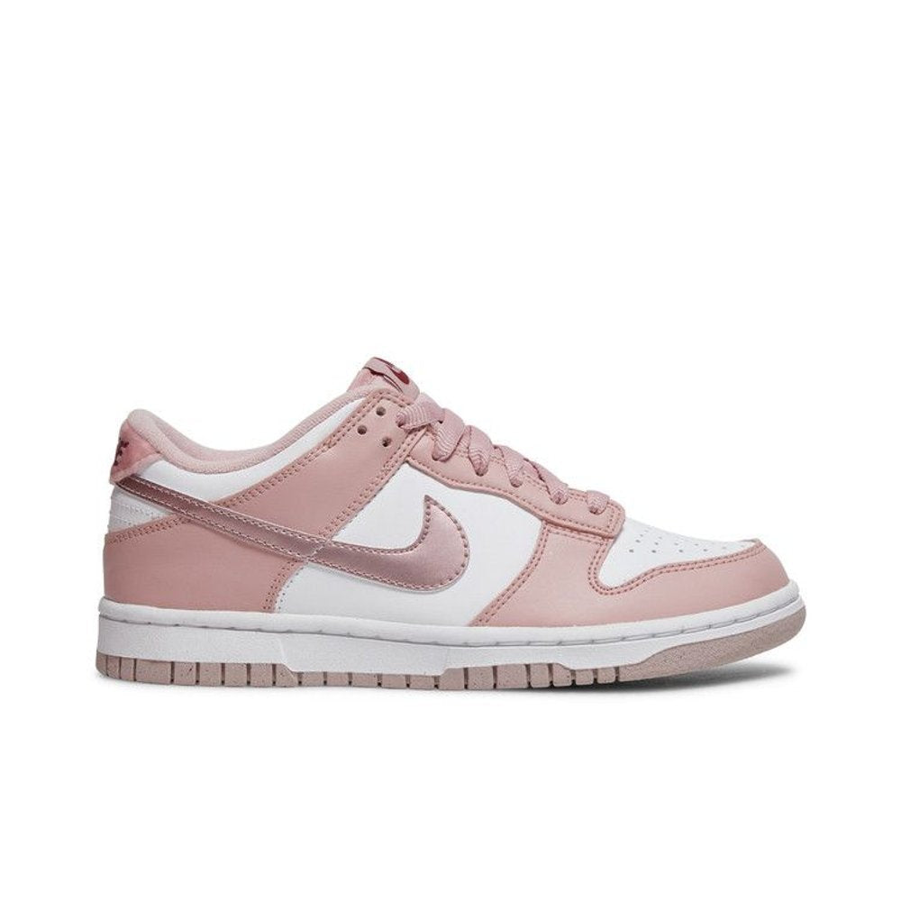 Nike Dunk Low Pink Velvet (GS) – boční pohled | Purekickz