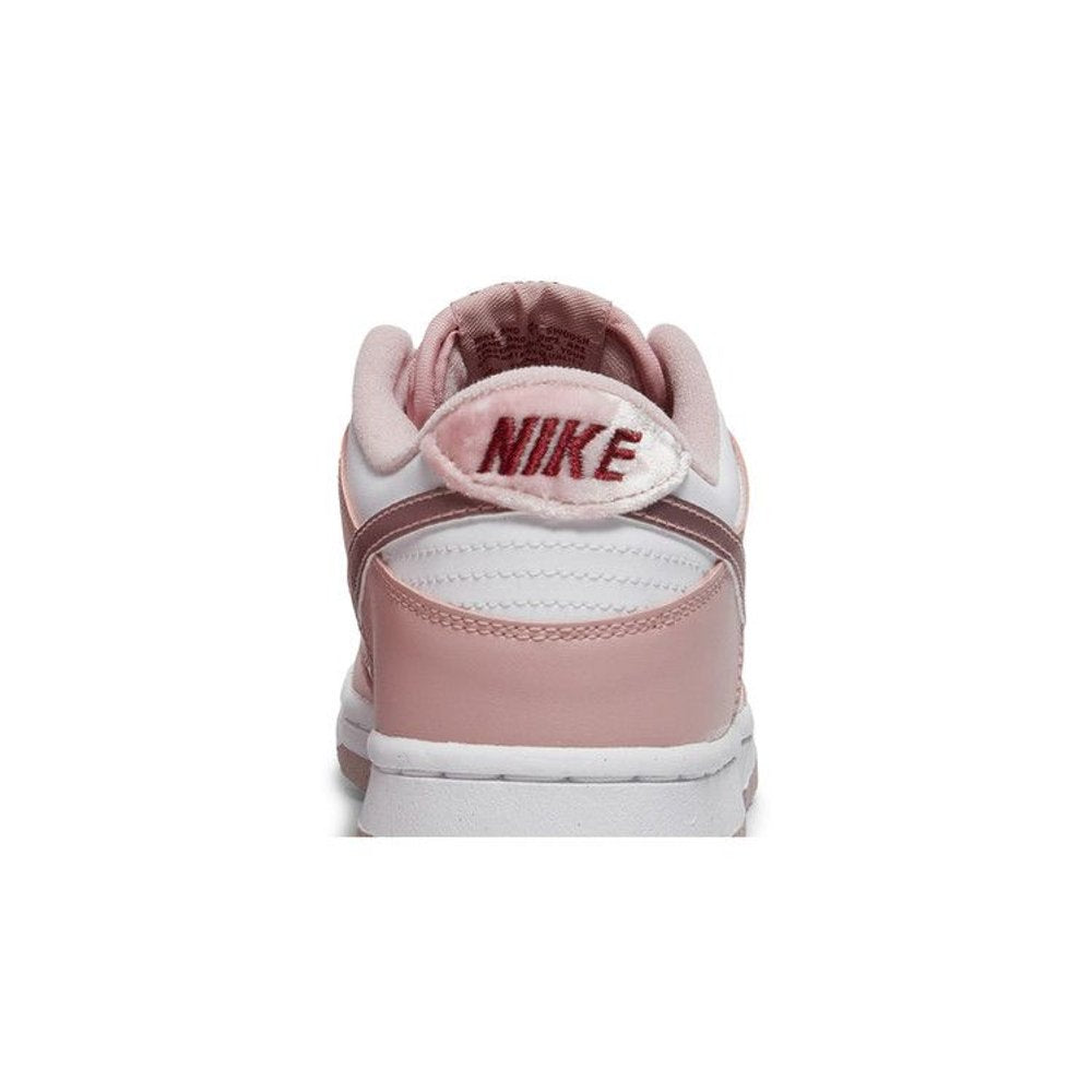 Nike Dunk Low Pink Velvet (GS) – detail materiálu | Purekickz