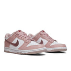 Nike Dunk Low Pink Velvet (GS) – lifestyle foto | Purekickz