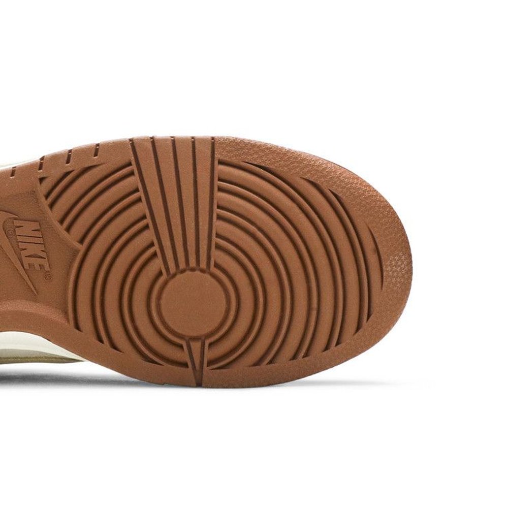 Nike Dunk Low Premium 'Medium Curry' – pohled shora | Purekickz