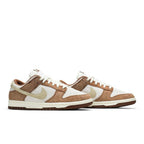 Nike Dunk Low Premium 'Medium Curry' – lifestyle foto | Purekickz