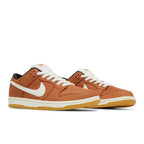 Nike Dunk Low Pro ISO SB Dark Russet – lifestyle foto | Purekickz