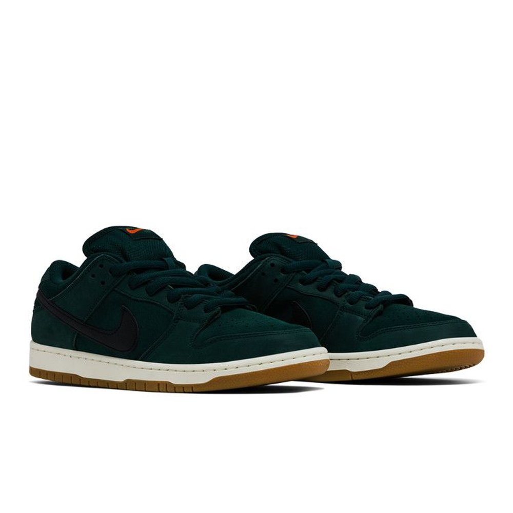 Nike Dunk Low Pro SB 'Deep Fir' – lifestyle foto | Purekickz