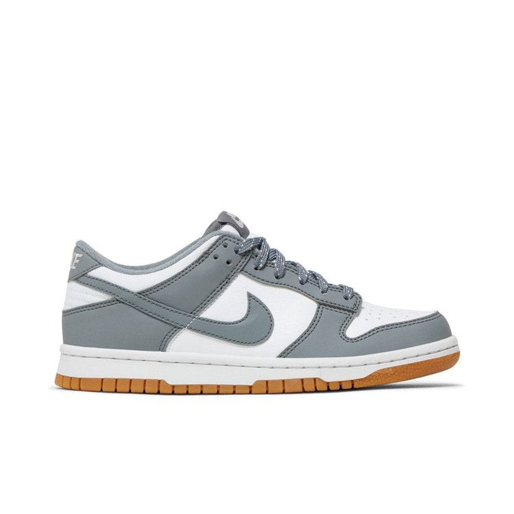 Nike Dunk Low Reflective Grey (GS) – boční pohled | Purekickz