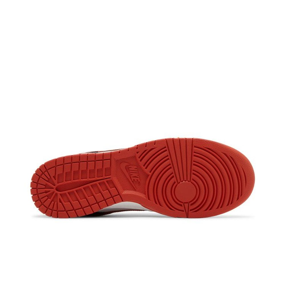 Nike Dunk Low Retro Dragon Red – zadní pohled | Purekickz