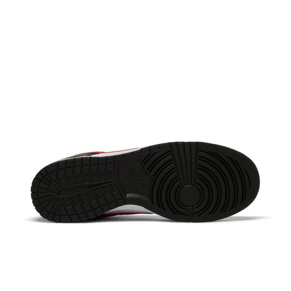 Nike Dunk Low Retro Red Swoosh Panda – zadní pohled | Purekickz