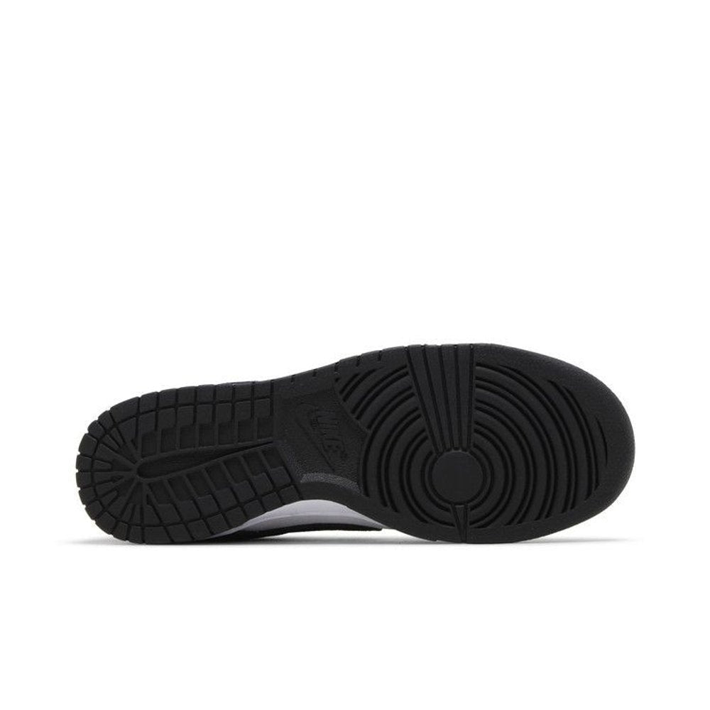 Nike Dunk Low Retro SE Suede Panda – zadní pohled | Purekickz