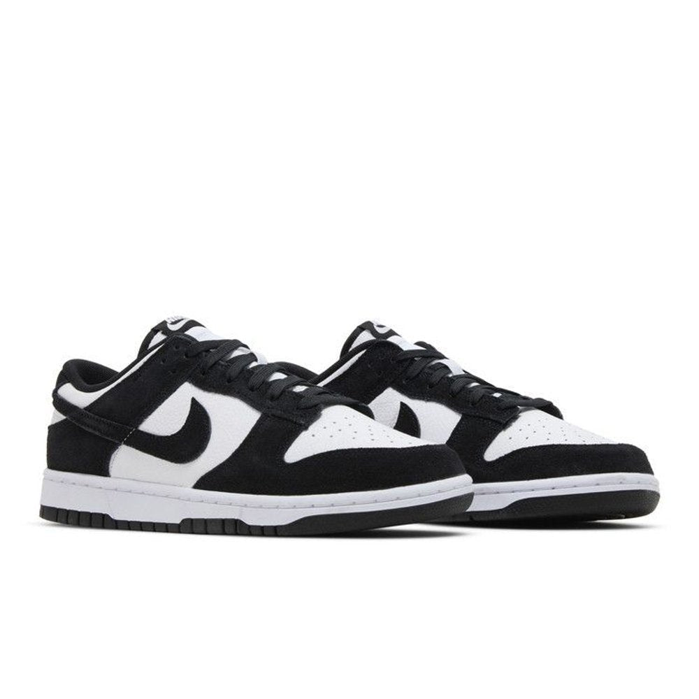 Nike Dunk Low Retro SE Suede Panda – lifestyle foto | Purekickz
