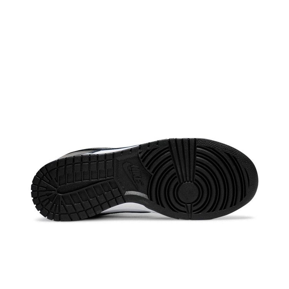 Nike Dunk Low Retro White Black Panda – zadní pohled | Purekickz