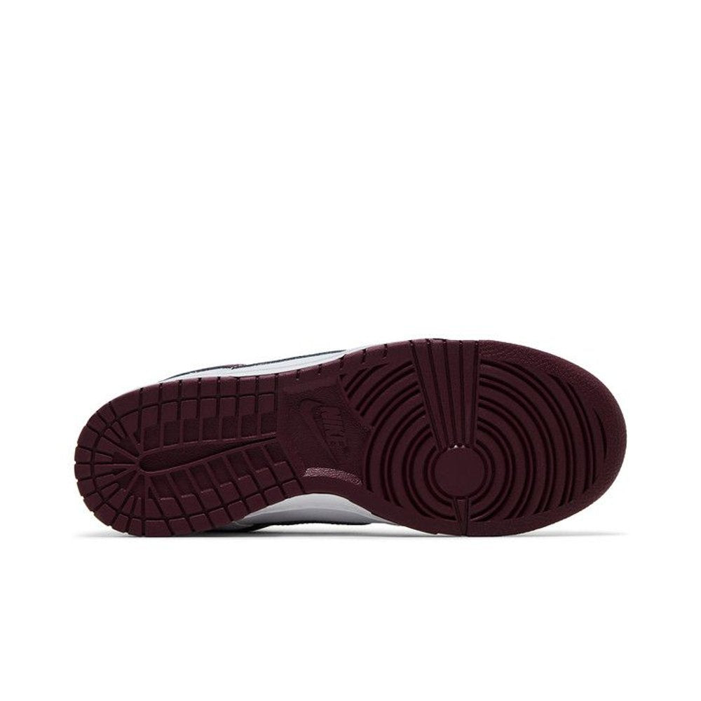 Nike Dunk Low Retro White Night Maroon – zadní pohled | Purekickz