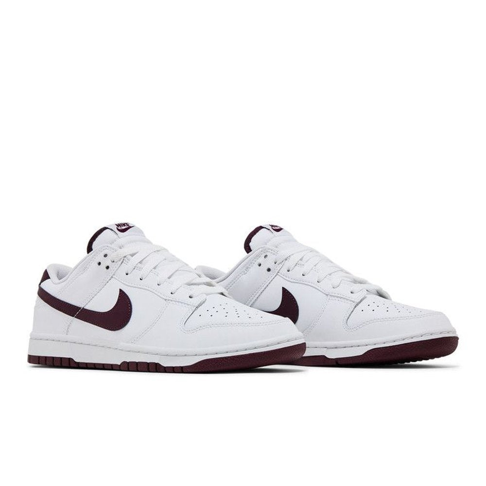 Nike Dunk Low Retro White Night Maroon – lifestyle foto | Purekickz