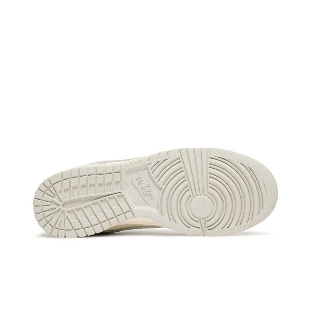 Nike Dunk Low Sail Light Bone – zadní pohled | Purekickz