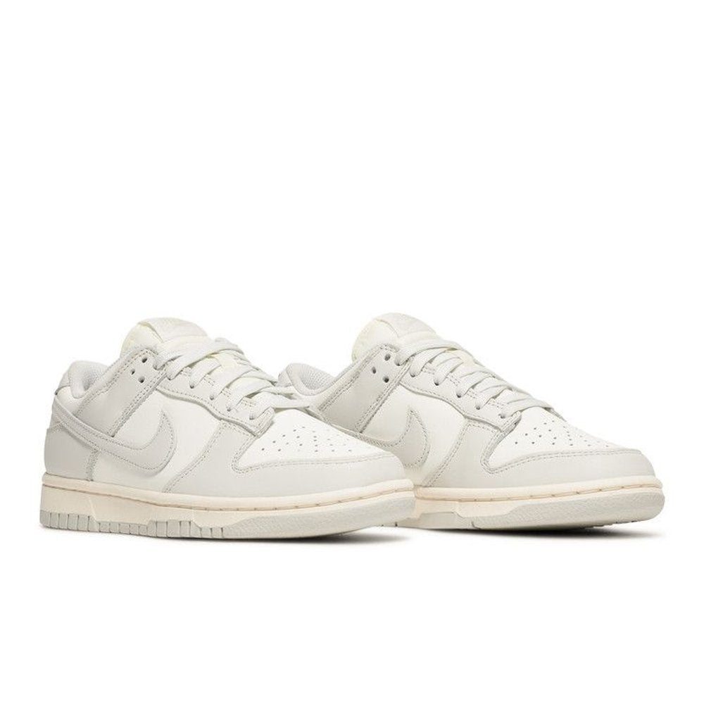 Nike Dunk Low Sail Light Bone – lifestyle foto | Purekickz