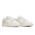 Nike Dunk Low Sail Light Bone – lifestyle foto | Purekickz