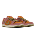 Nike Dunk Low SB 'Red Stardust' – lifestyle foto | Purekickz