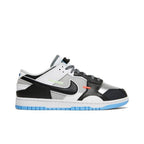 Nike Dunk Low Scrap Black Neutral Grey University Blue White – boční pohled | Purekickz