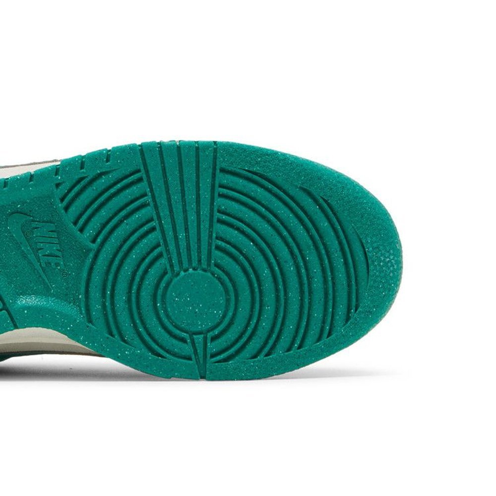 Nike Dunk Low SE 85 Neptune Green – pohled shora | Purekickz