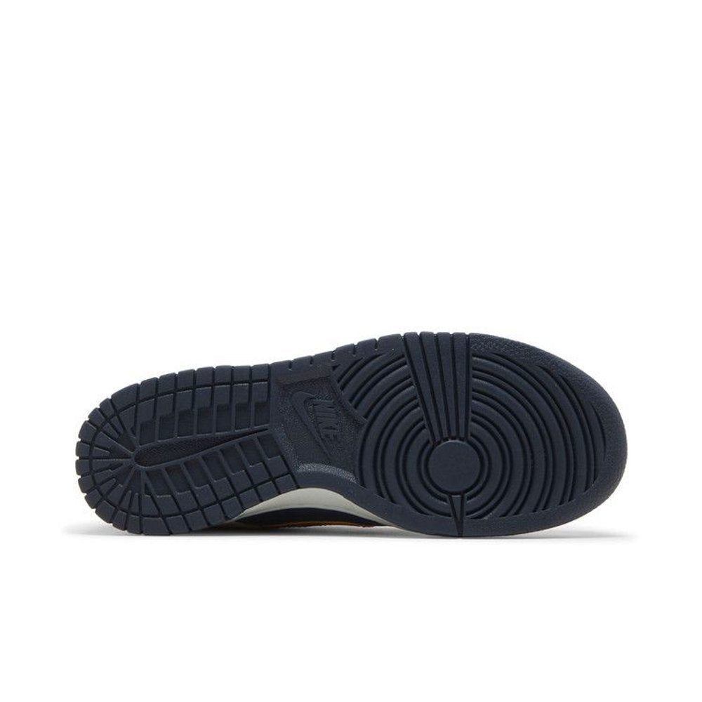 Nike Dunk Low SE Copper Swoosh (GS) – zadní pohled | Purekickz