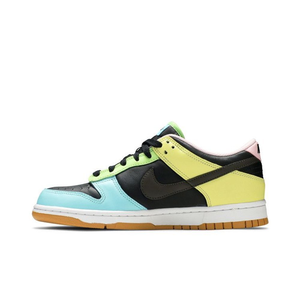Nike Dunk Low SE Free.99 - Black (GS) – hlavní pohled | Purekickz