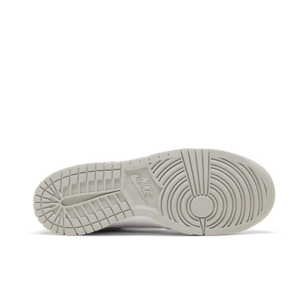 Nike Dunk Low SE GS 'Lottery Pack - Grey Fog' – zadní pohled | Purekickz