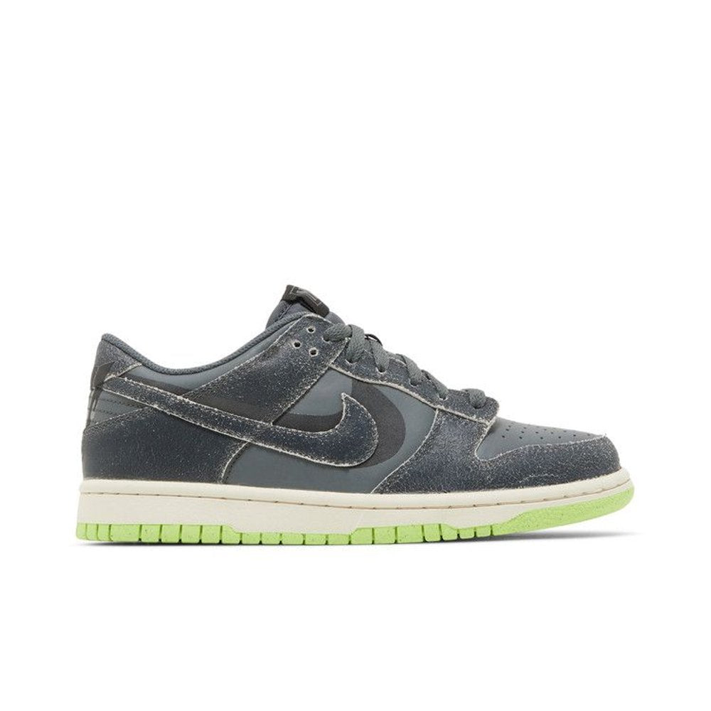 Nike Dunk Low SE Halloween Cauldron (GS) – boční pohled | Purekickz