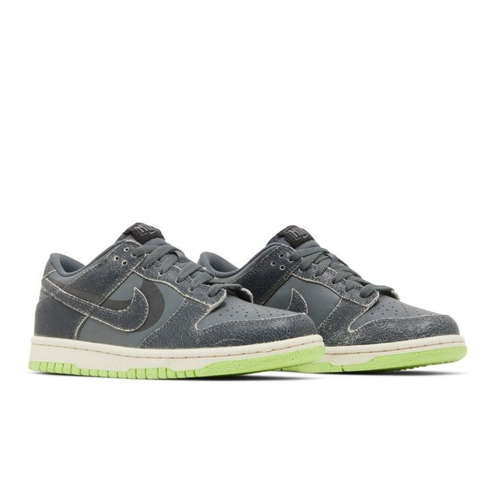 Nike Dunk Low SE Halloween Cauldron (GS) – lifestyle foto | Purekickz